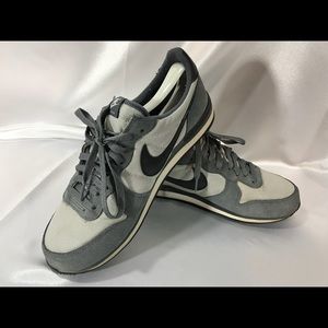 Nike Internationalist Gray size 10.5 great cond
